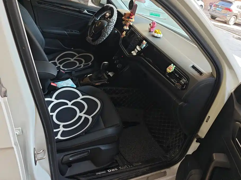Volkswagen T-Roc — миниатюра 8