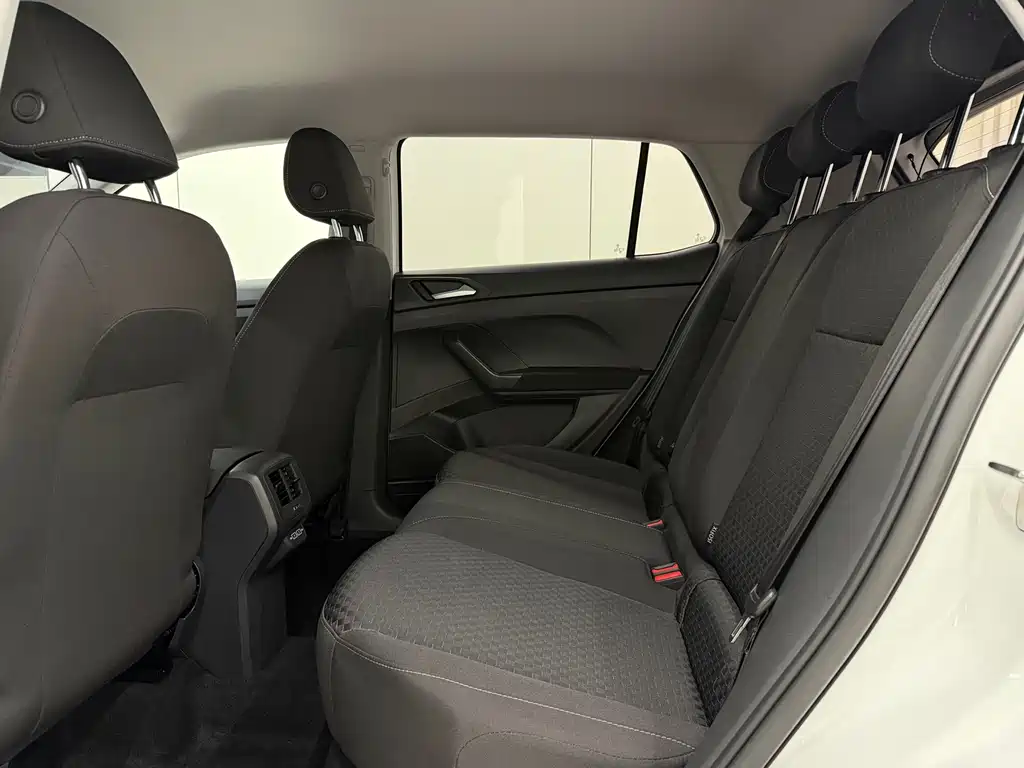 Volkswagen Tacqua 1.5L Auto Joy Connected Edition, фото 12