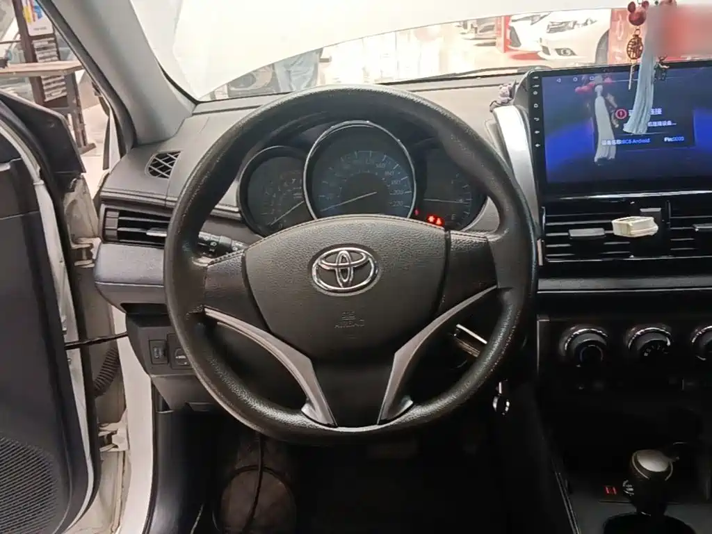 Toyota Yaris L — миниатюра 11