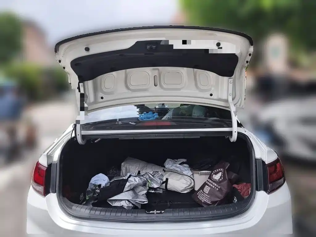 Hyundai Elantra — миниатюра 10