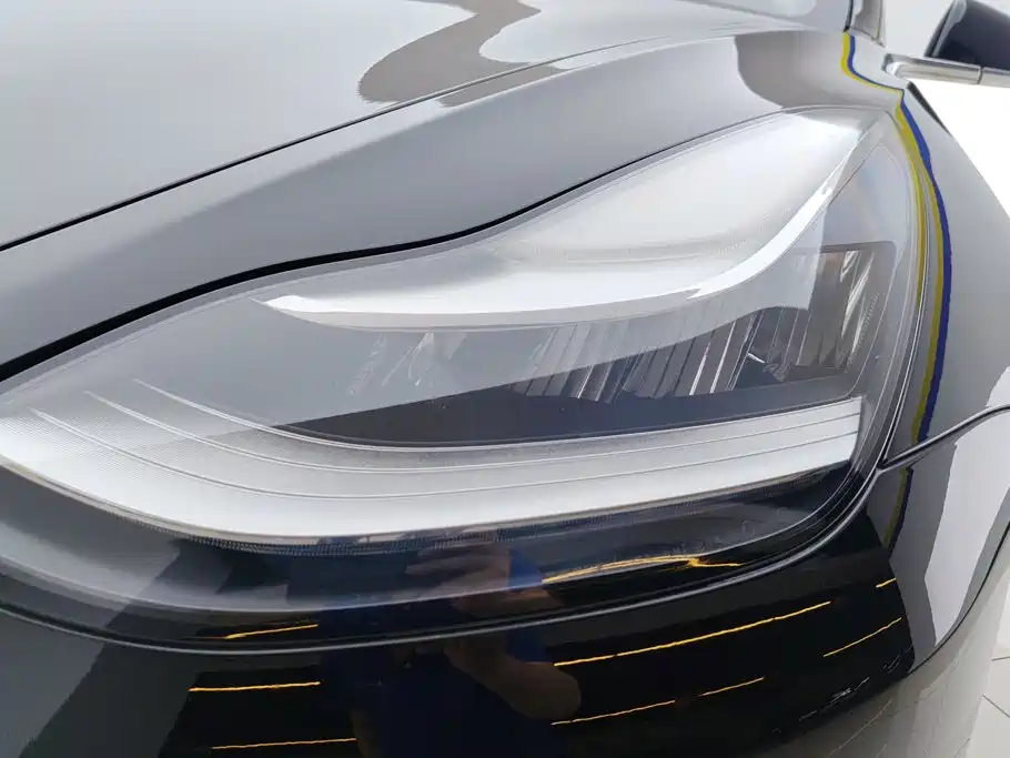 Tesla Model 3 — миниатюра 5