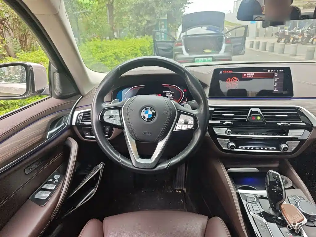 BMW 5 Series — миниатюра 6