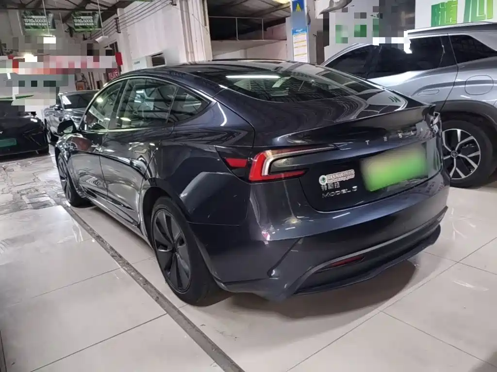 Tesla Model 3 — миниатюра 5