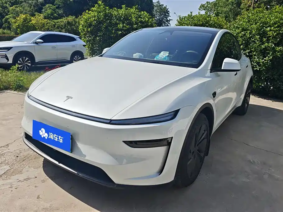 Tesla Model Y 2025