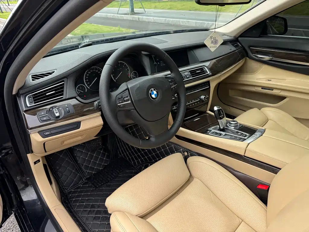 BMW 7 Series — миниатюра 4