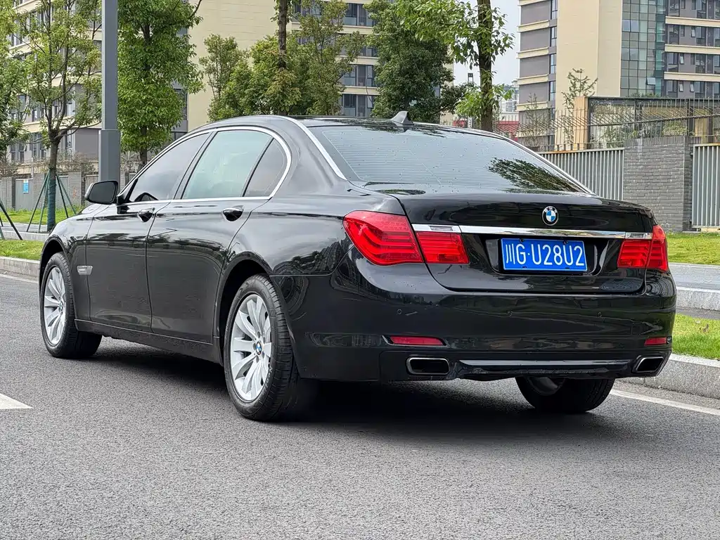 BMW 7 Series — миниатюра 17