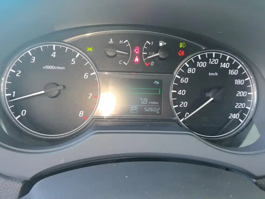 Nissan Tiida — миниатюра 12