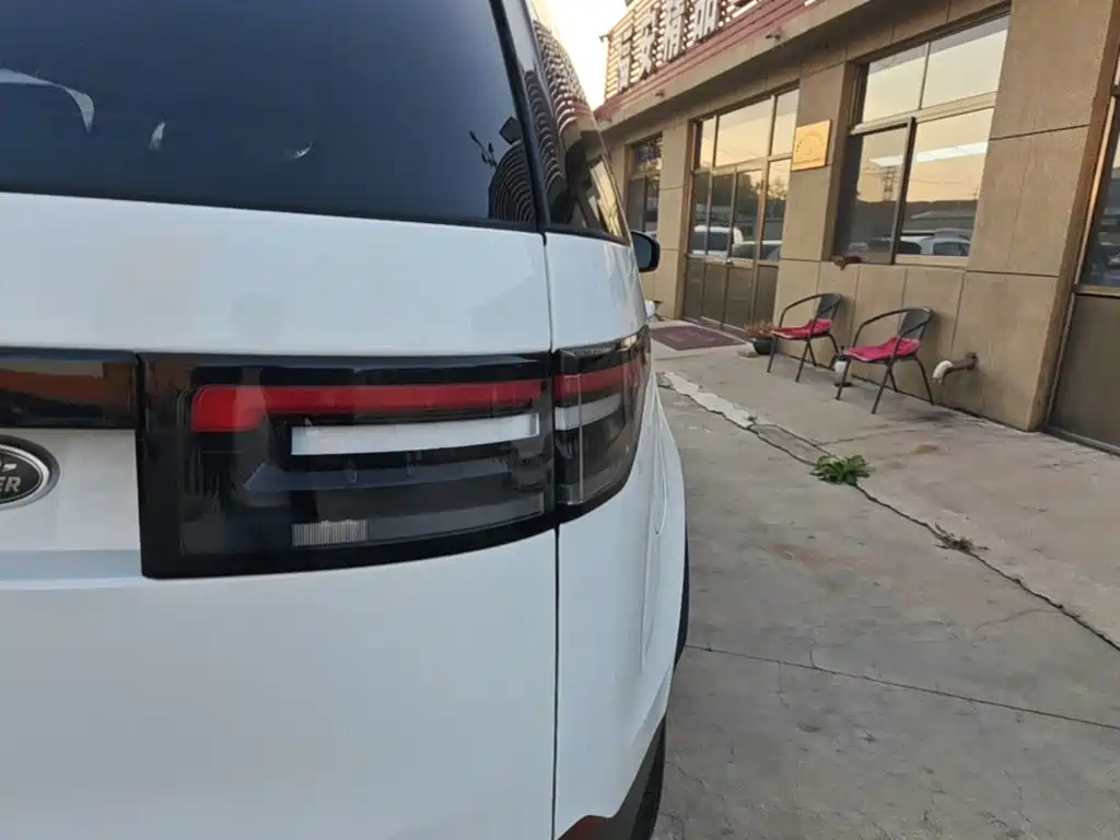 Land Rover Discovery — миниатюра 8