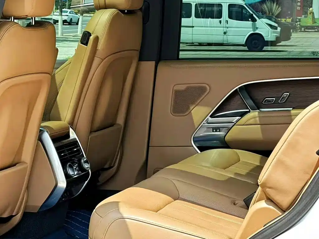 Land Rover Range Rover — миниатюра 5