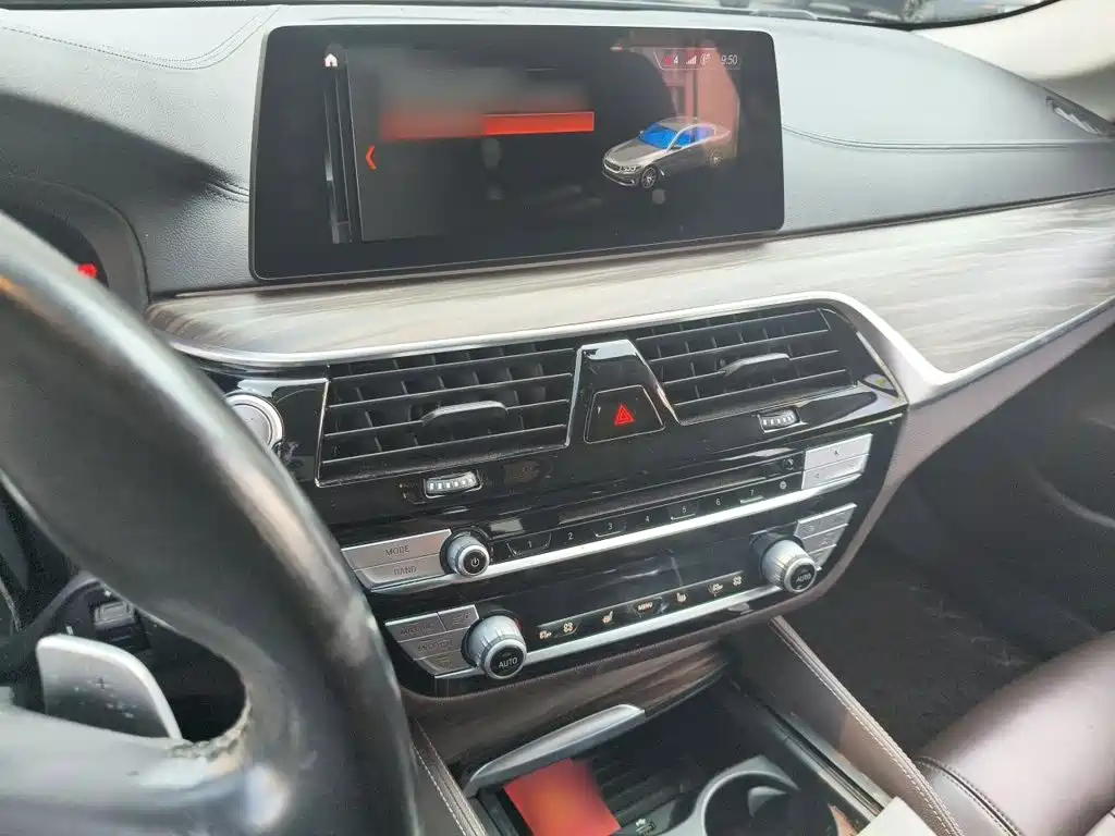 BMW 5 Series — миниатюра 6