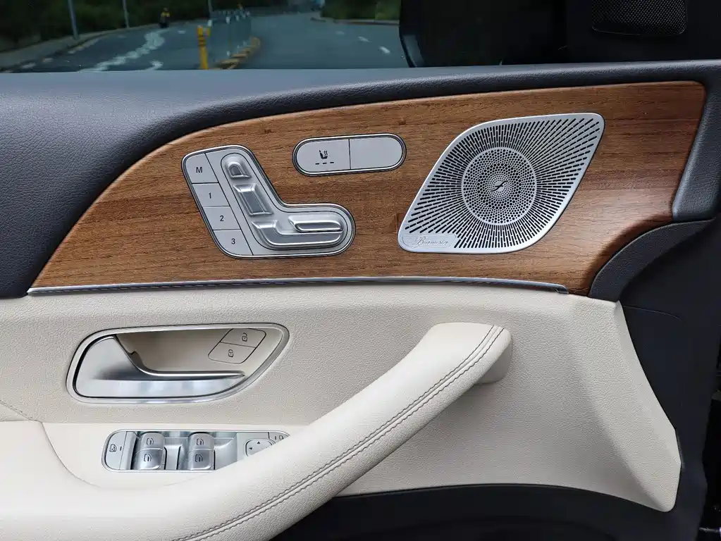 Mercedes-Benz GLE (Import) — миниатюра 16
