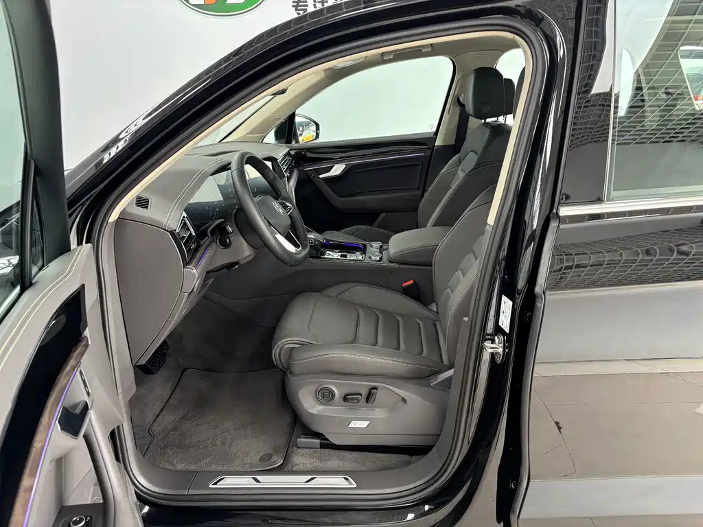 Volkswagen Touareg — миниатюра 12