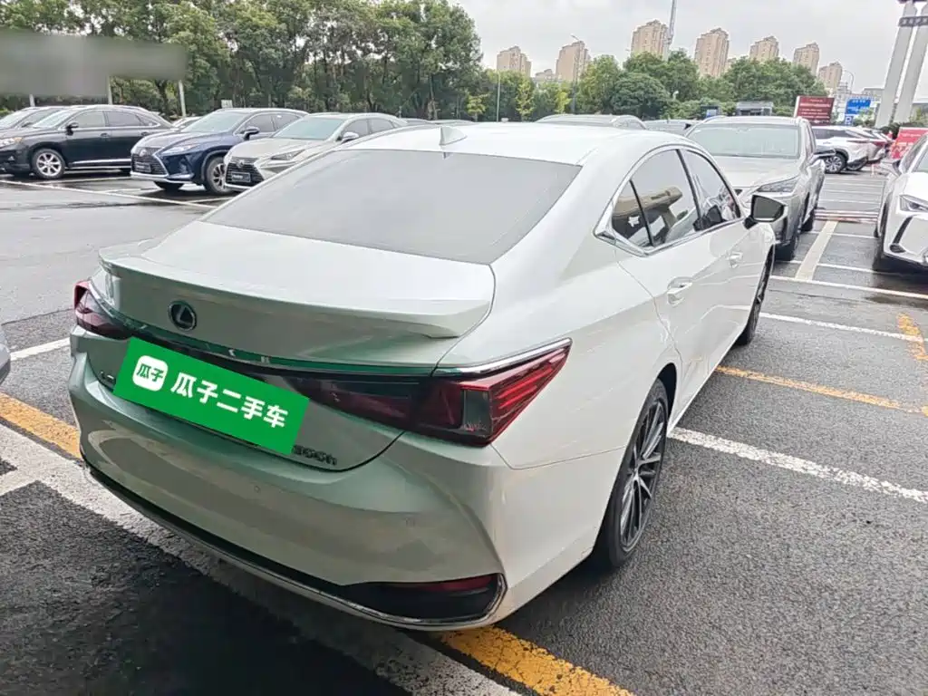 Lexus ES — миниатюра 7