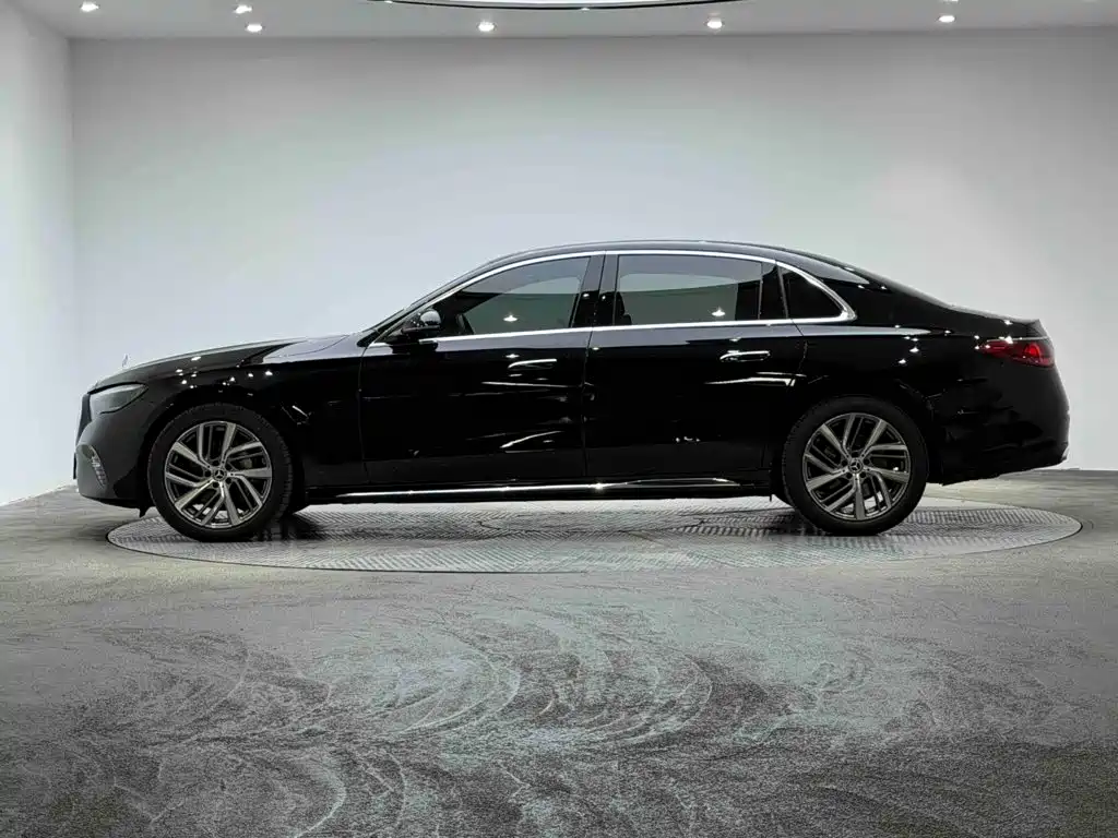 Mercedes-Benz E-Class — миниатюра 7