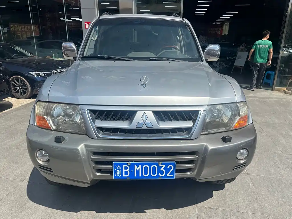 Mitsubishi Pajero — миниатюра 2