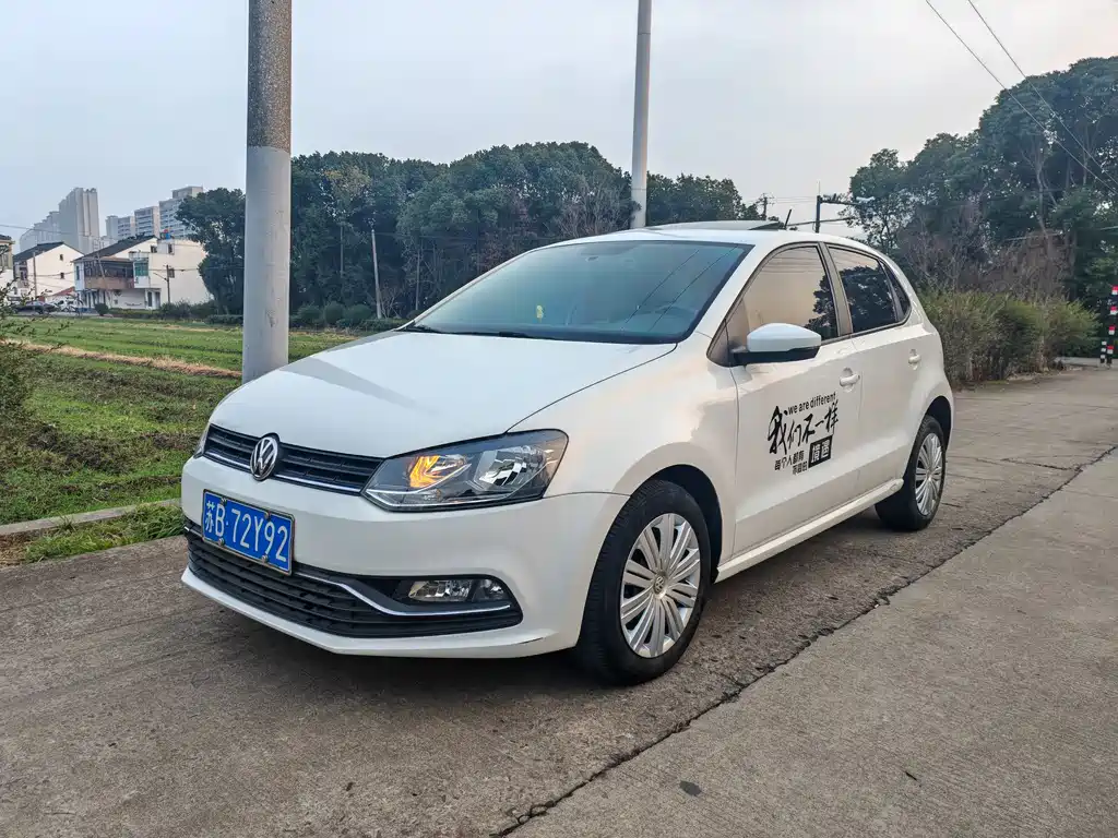 VOLKSWAGEN POLO