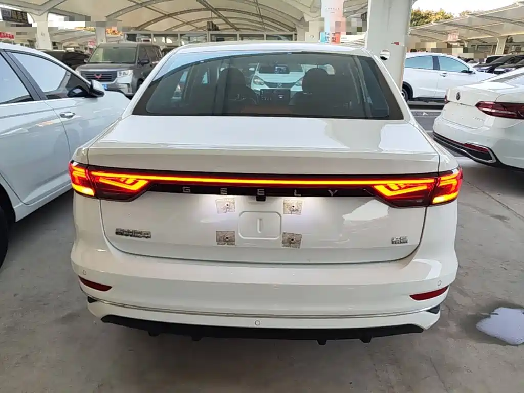 Geely Emgrand — миниатюра 6