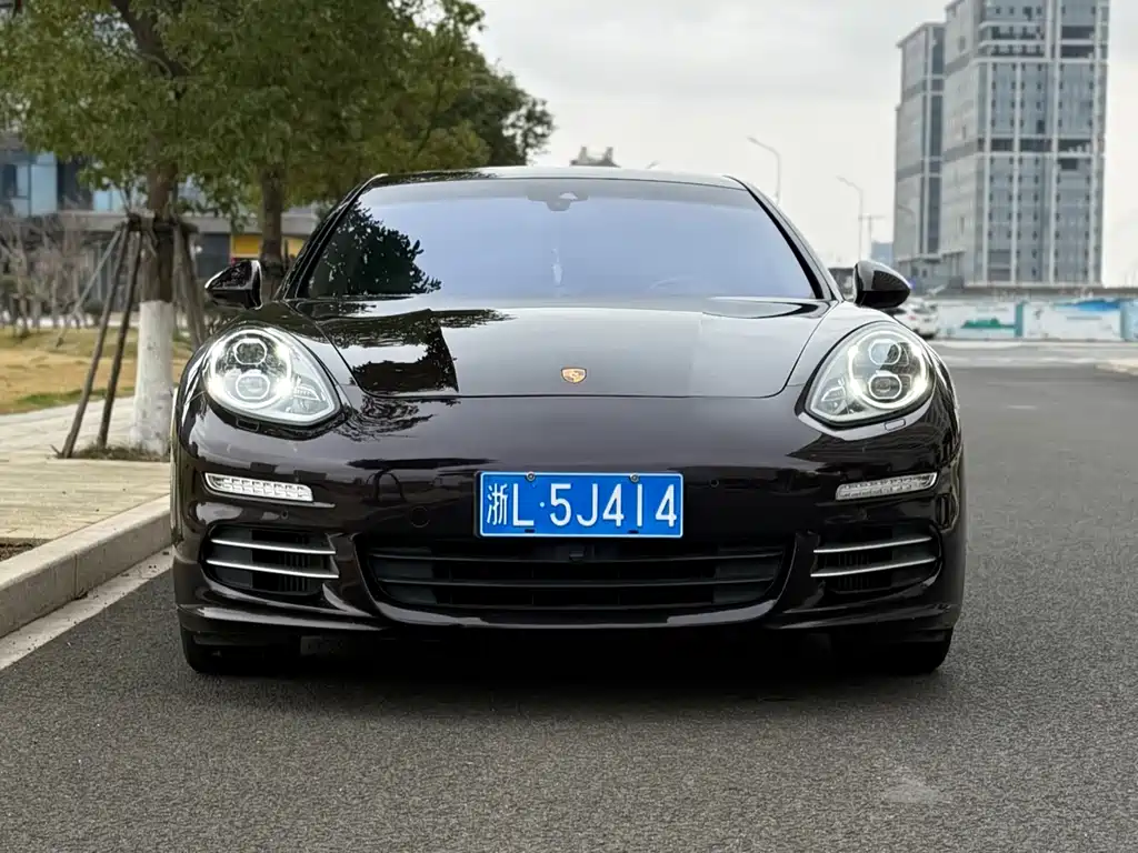 PORSCHE PANAMERA