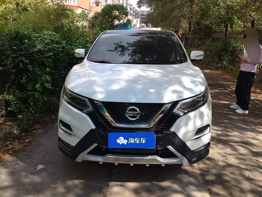 Nissan Qashqai 2.0 л 2021 г. Белый, пробег 35600 км