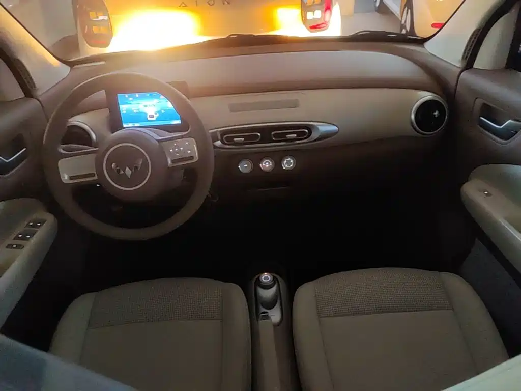 Wuling MINIEV — миниатюра 10