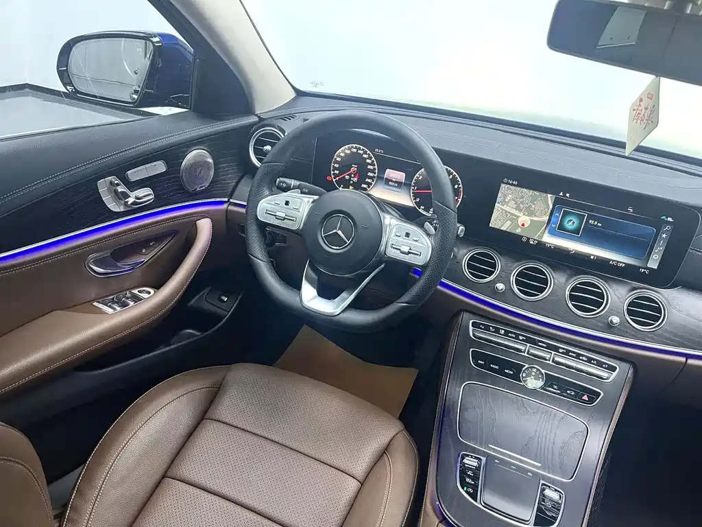Mercedes-Benz E-Class — миниатюра 6