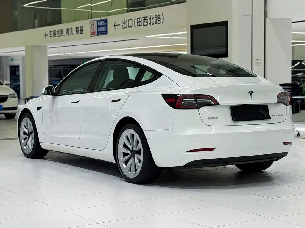 Tesla Model 3 — миниатюра 8