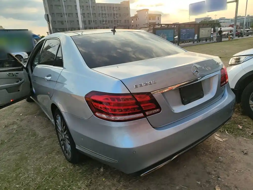 Mercedes-Benz E-Class — миниатюра 5