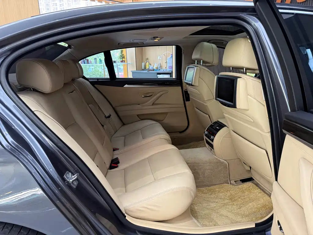 BMW 5 Series — миниатюра 26