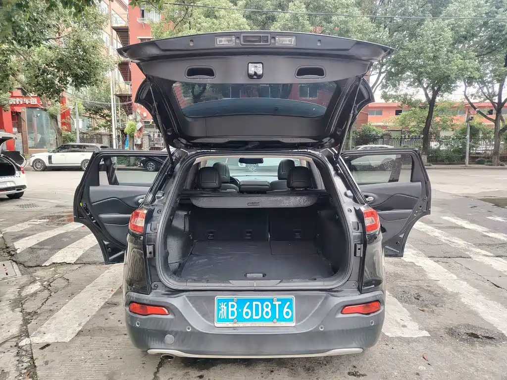 Jeep Cherokee — миниатюра 13