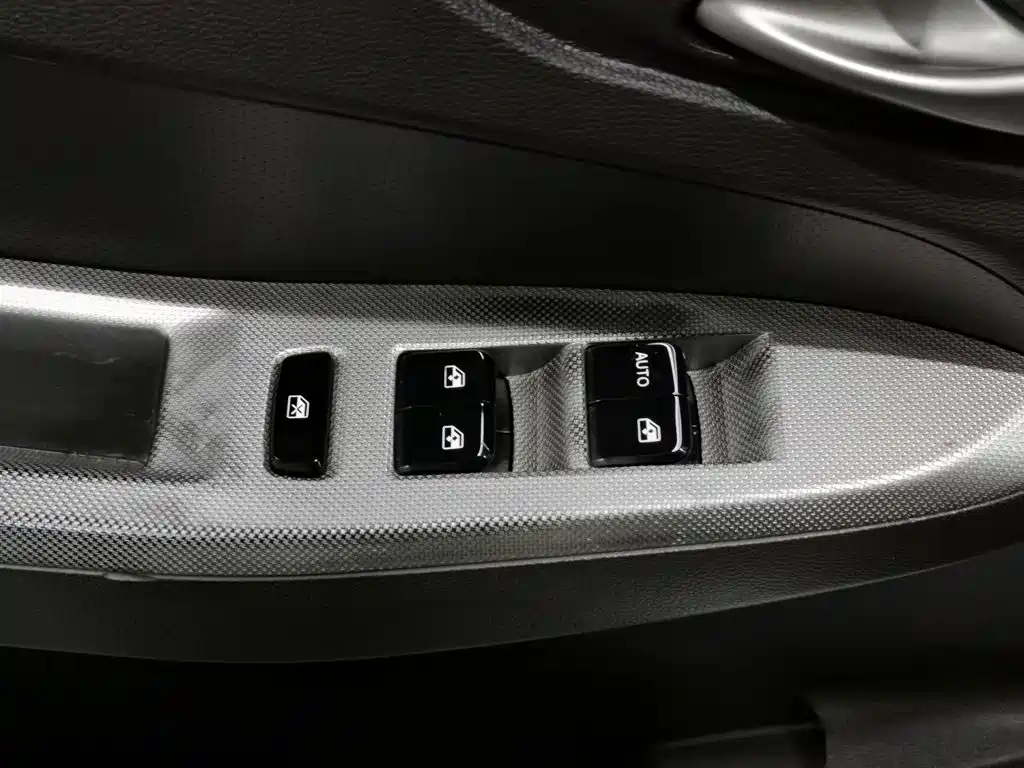 Wuling Hongguang — миниатюра 9
