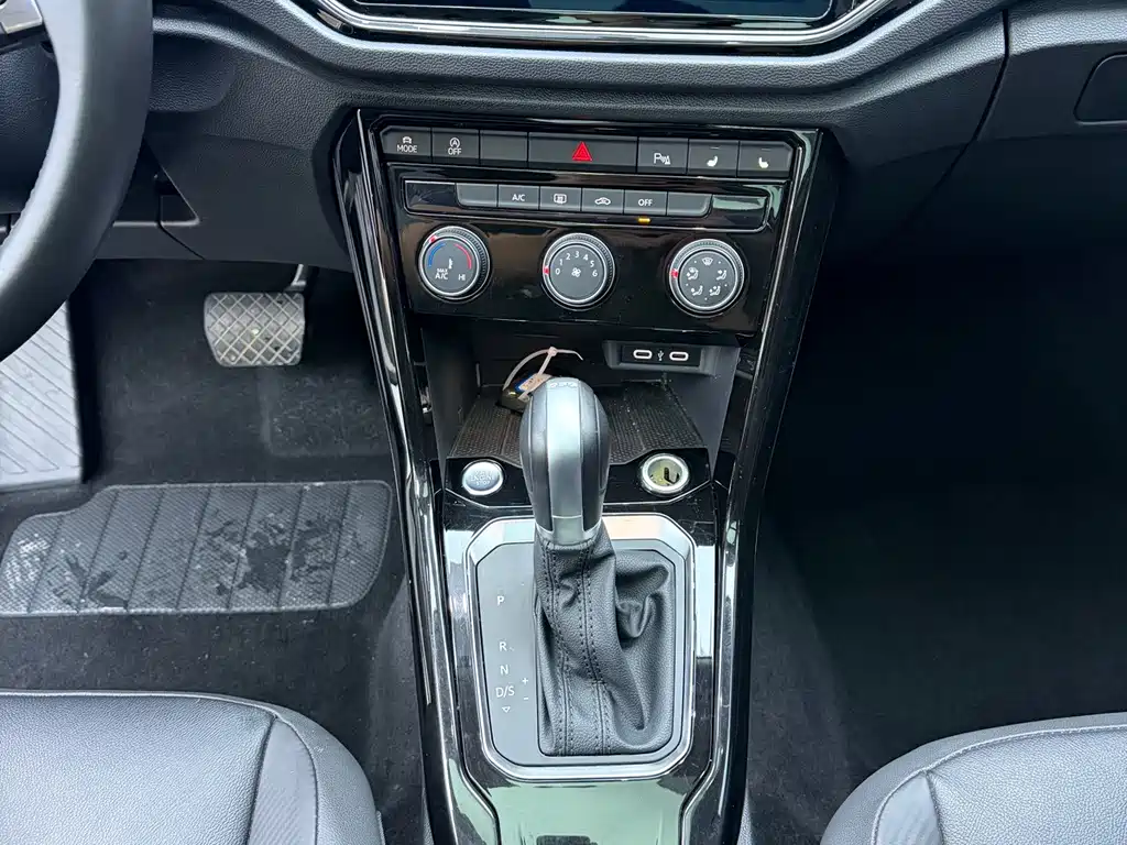 Volkswagen T-Roc — миниатюра 11