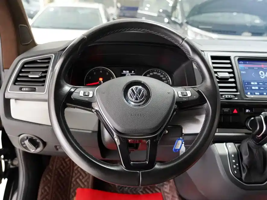 Volkswagen Caravelle — миниатюра 9