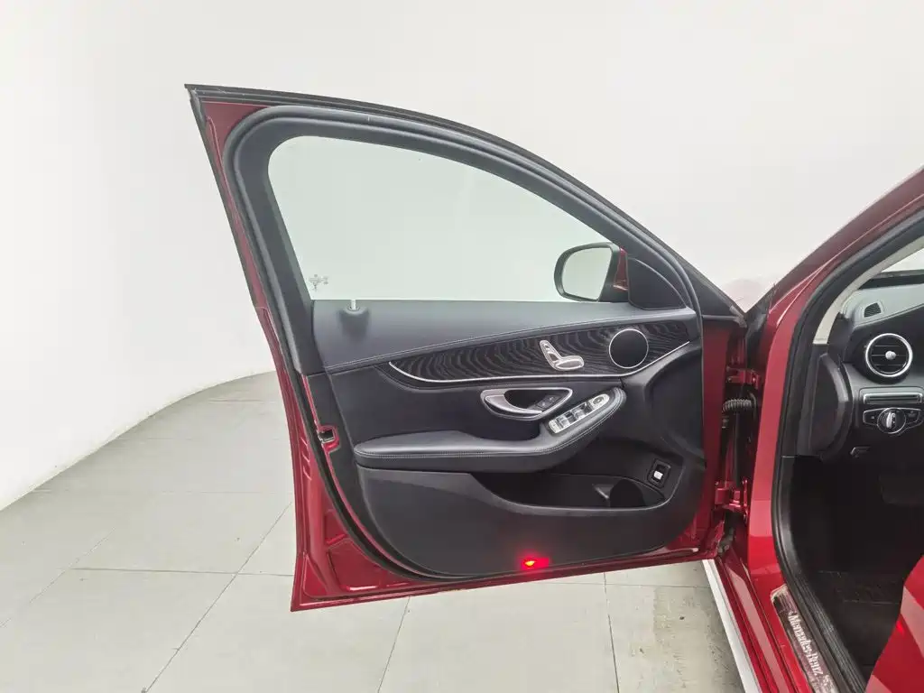 Mercedes-Benz C-Class — миниатюра 8