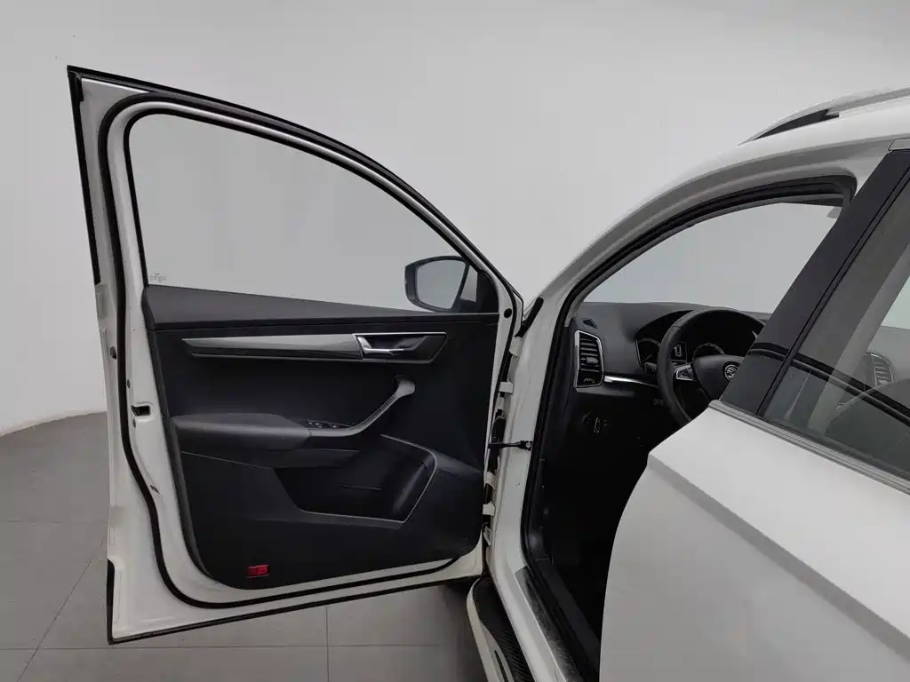 Skoda Karoq — миниатюра 8