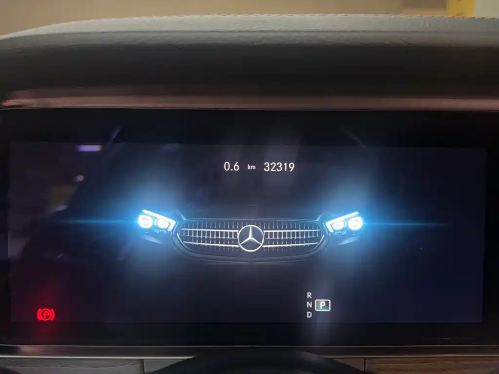 Mercedes-Benz E-Class — миниатюра 12