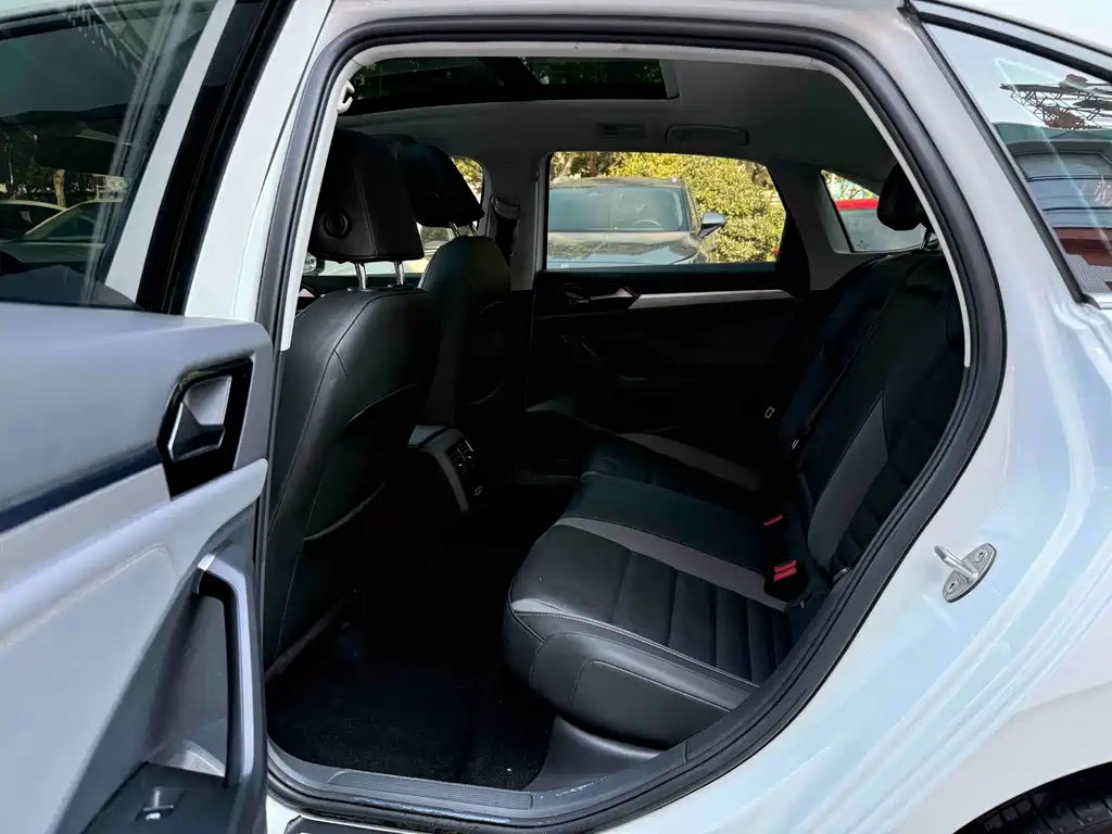 Volkswagen Sagitar — миниатюра 7