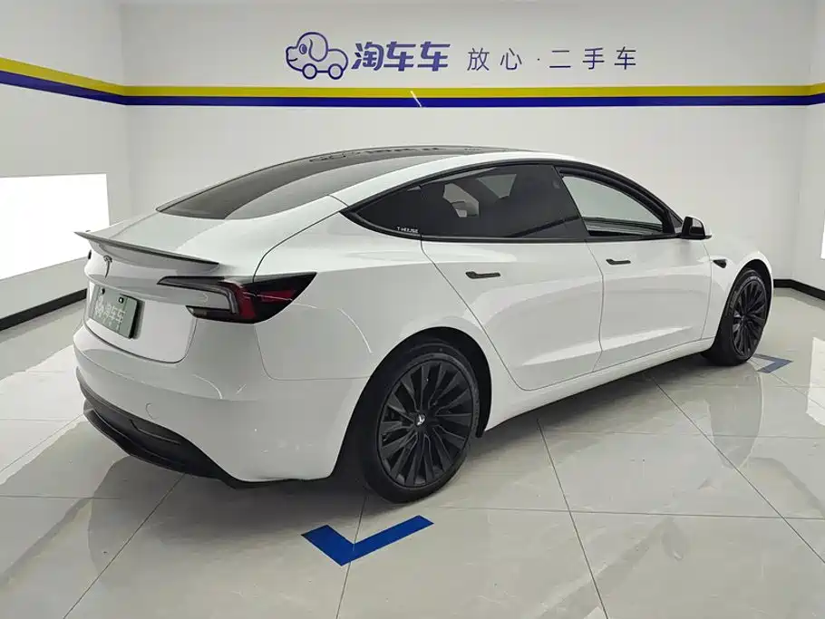 Tesla Model 3 — миниатюра 3