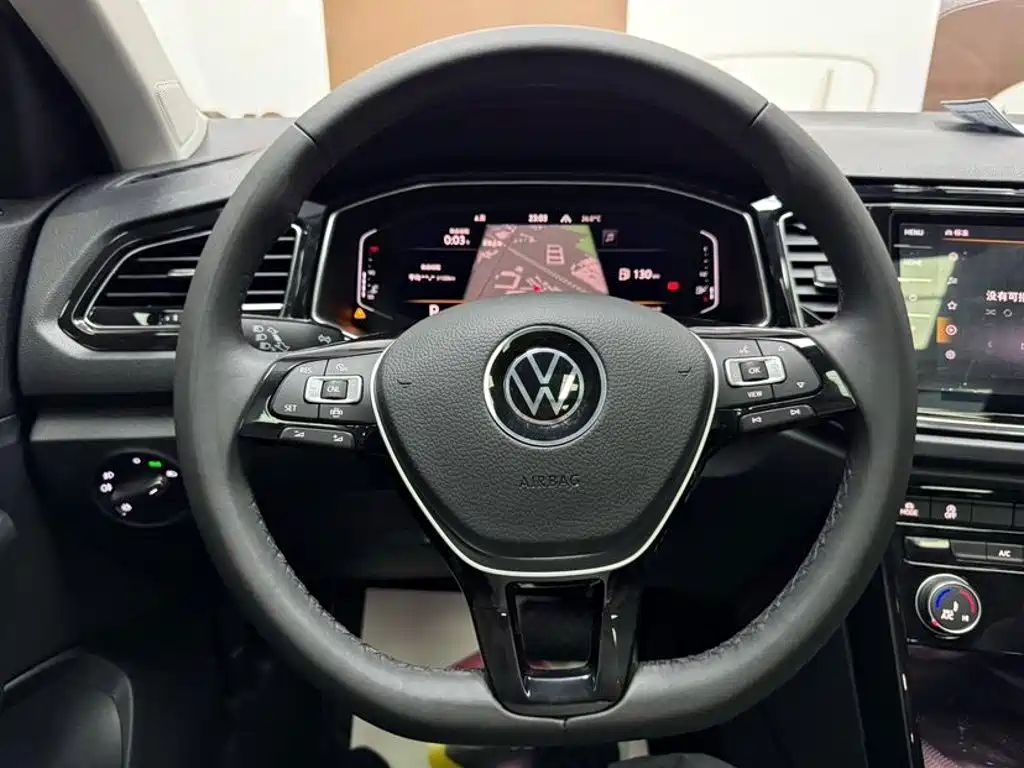 Volkswagen T-Roc — миниатюра 11