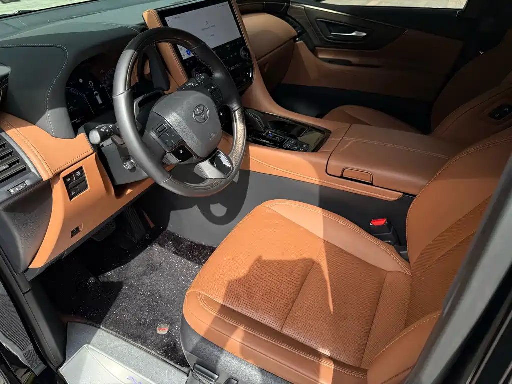 Toyota Alphard — миниатюра 9