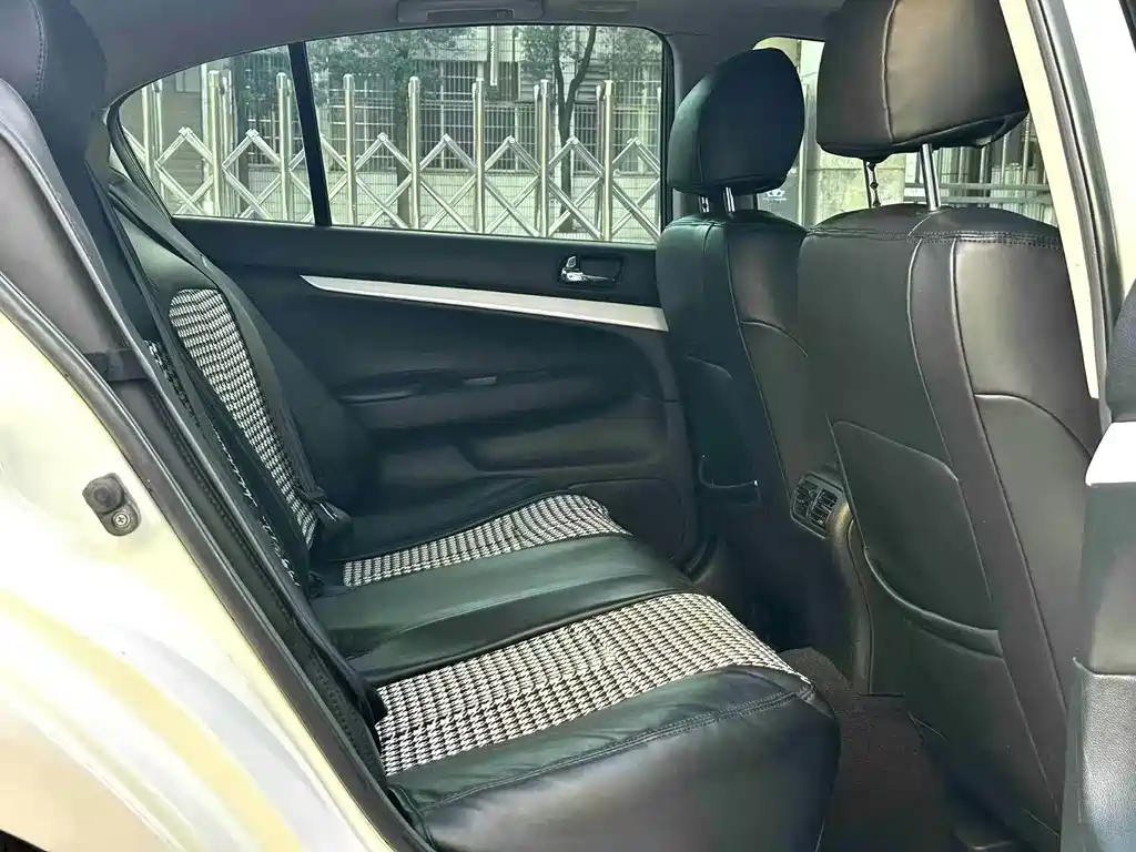 Infiniti G — миниатюра 8