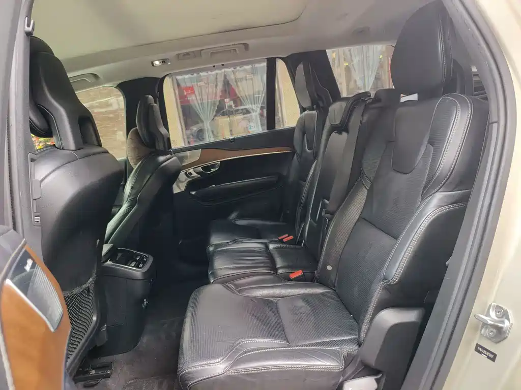 Volvo XC90 — миниатюра 8