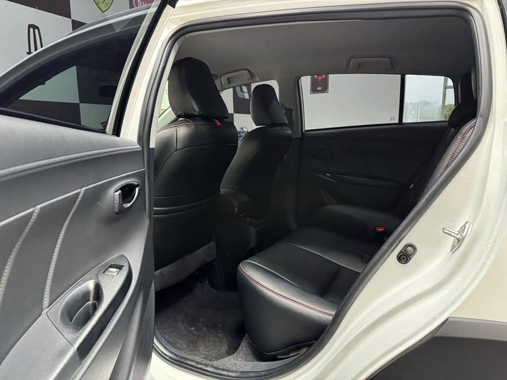 Toyota YARiS L Zhi Xuan 1.5 л 2023 г. Белый, пробег 37000 км