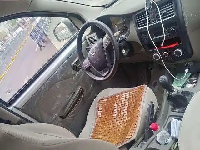 Wuling Rongguang V — миниатюра 9