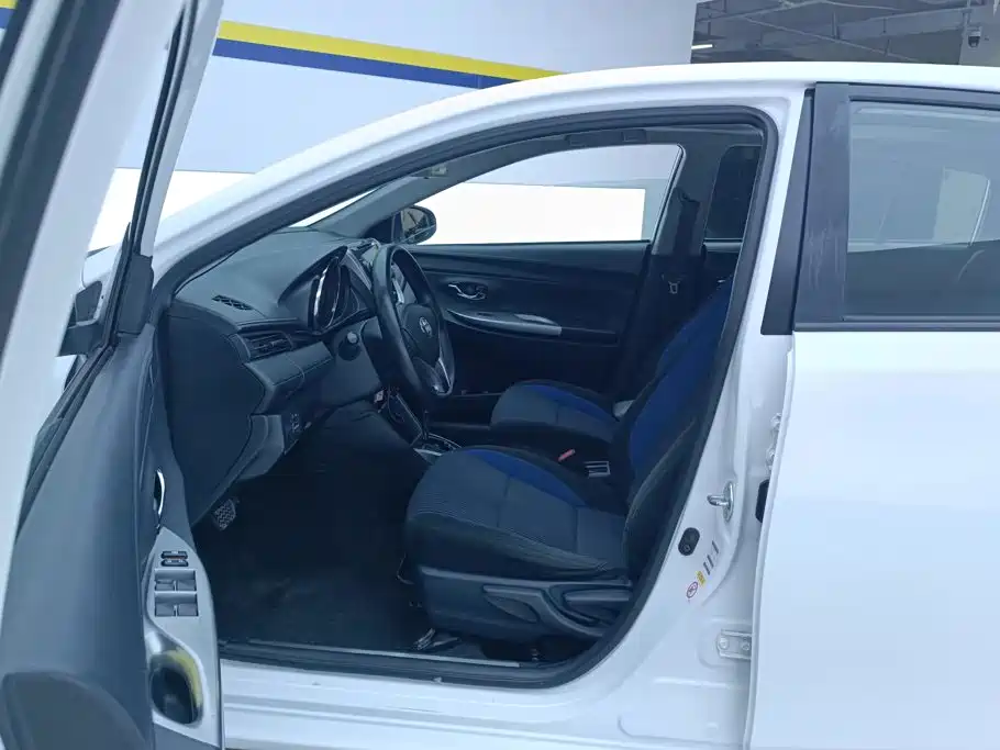 Toyota Yaris L — миниатюра 9