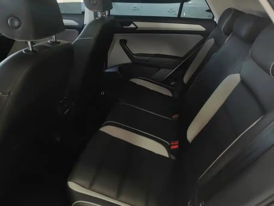 Volkswagen T-Roc — миниатюра 11