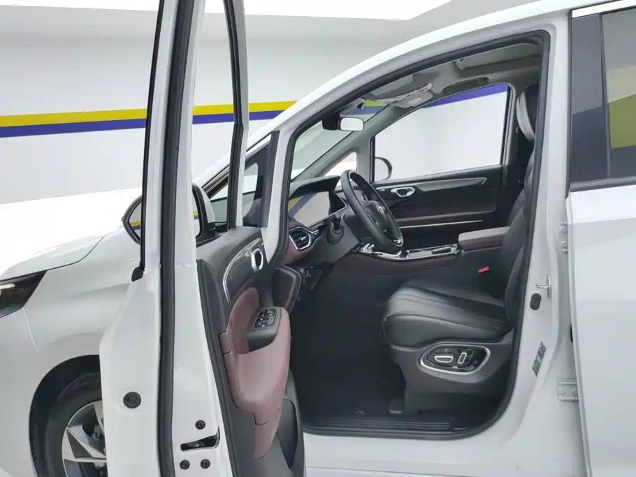 GAC Motor Trumpchi M6 — миниатюра 9
