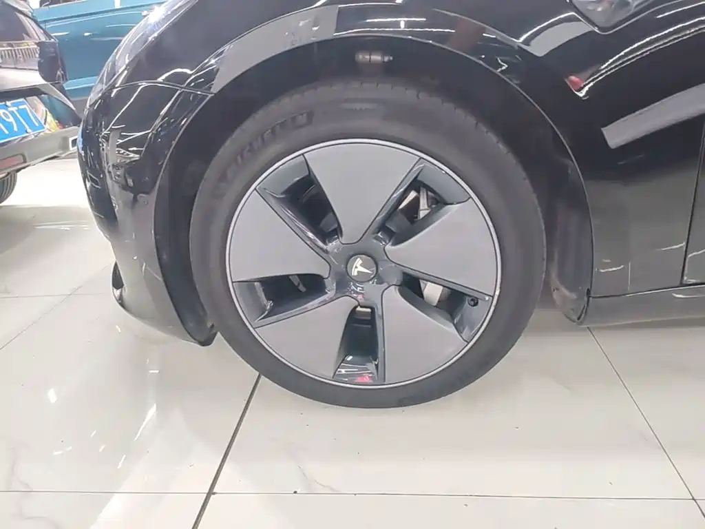 Tesla Model 3 — миниатюра 23