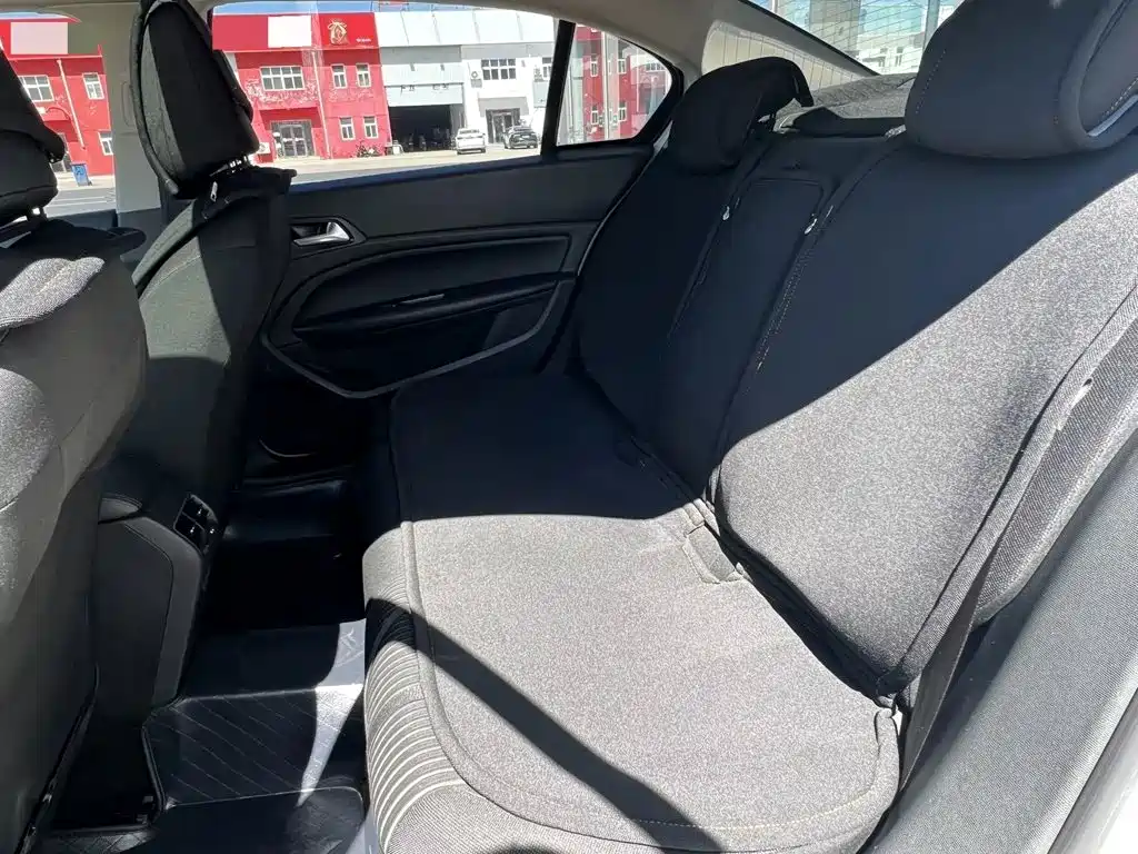 Peugeot 408 — миниатюра 9