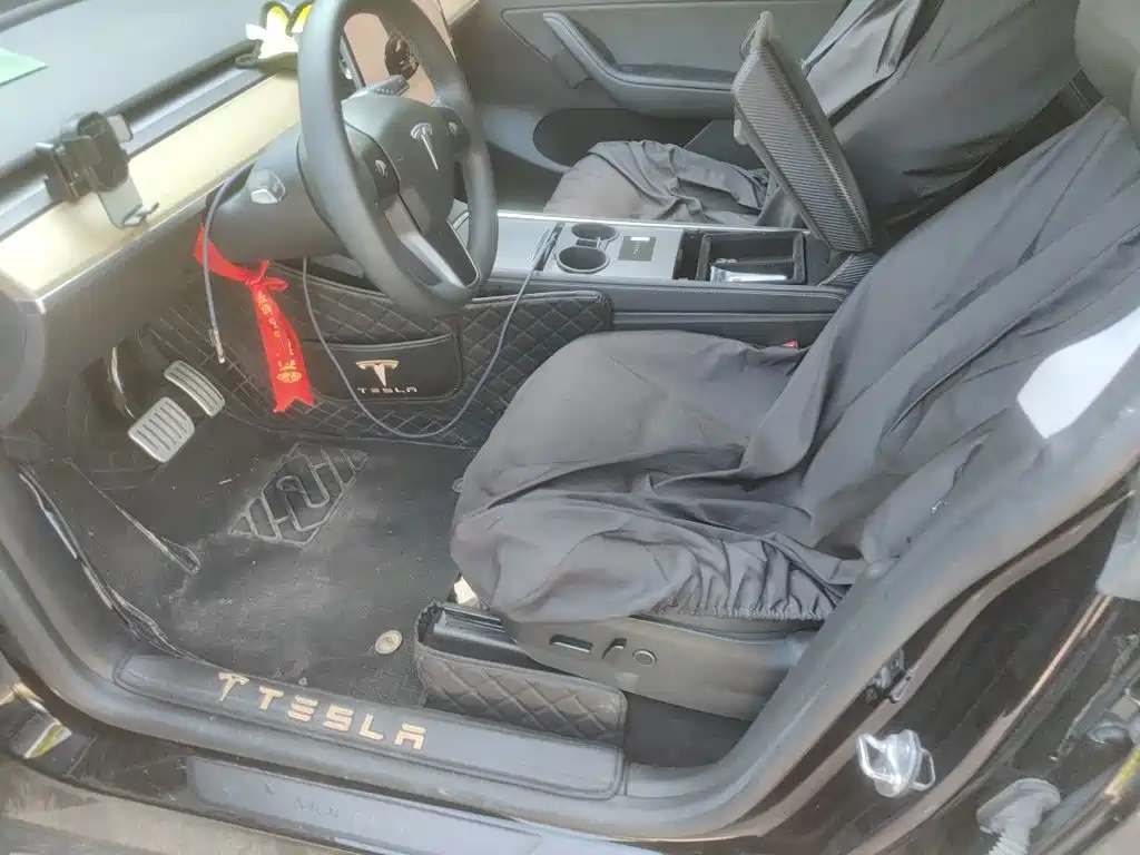 Tesla Model Y — миниатюра 11