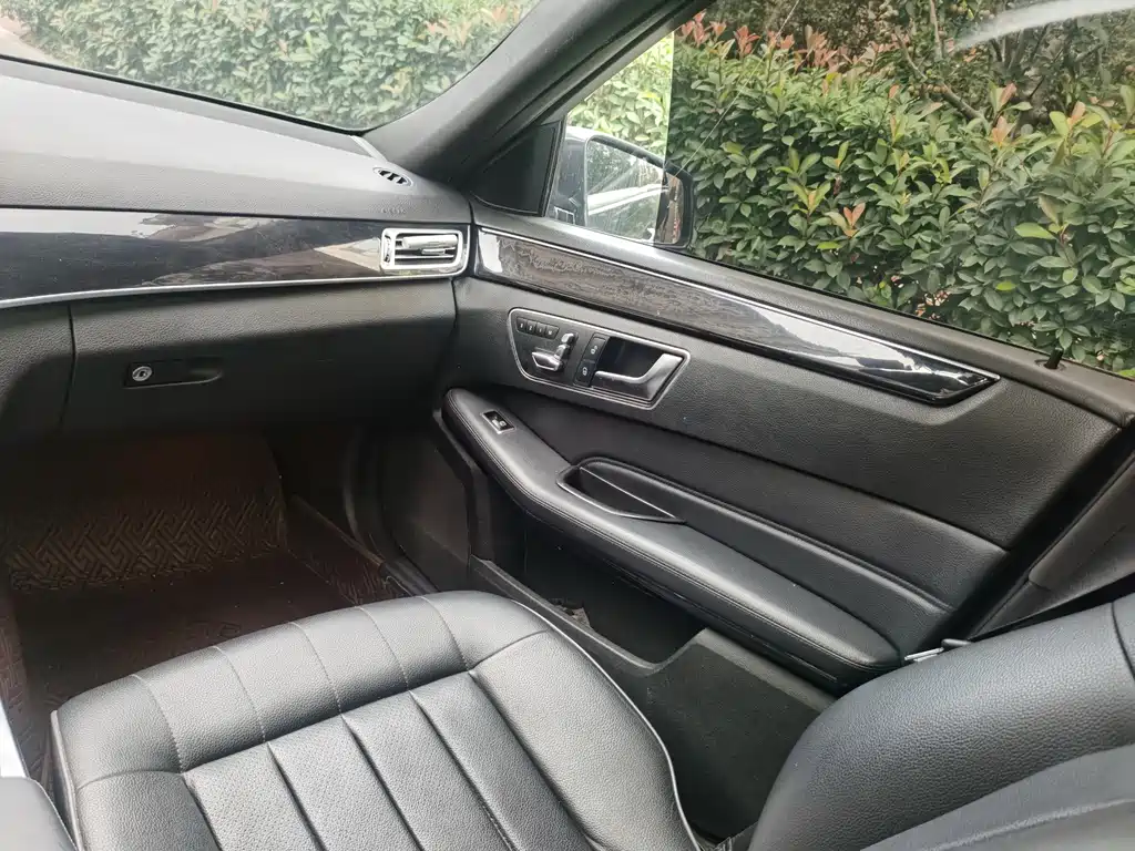 Mercedes-Benz E-Class — миниатюра 8